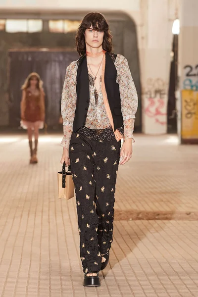Look 4